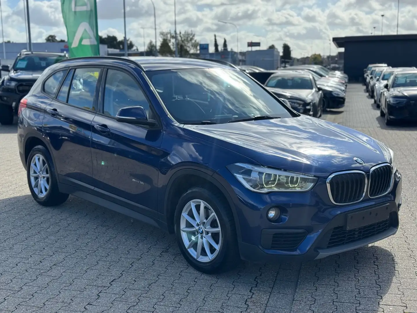 BMW X1 sDrive 18 i Advantage Blau - 2
