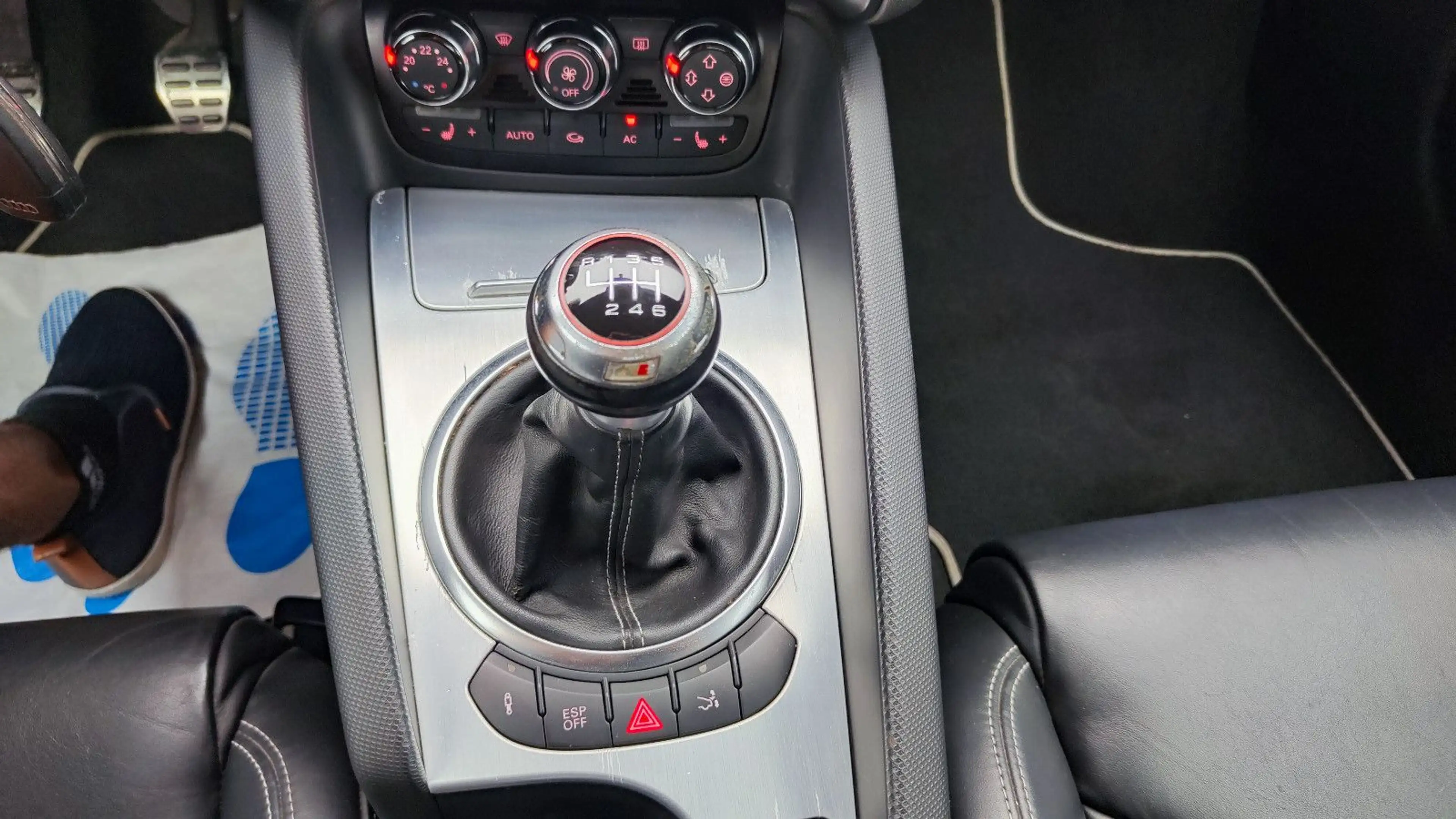 Audi TTS 2.0 TFSI Roadster quattro Xeno*Leder*19Zoll* — photo 25