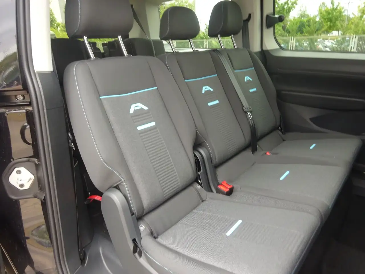 Ford Grand Tourneo 2026 — фото 14