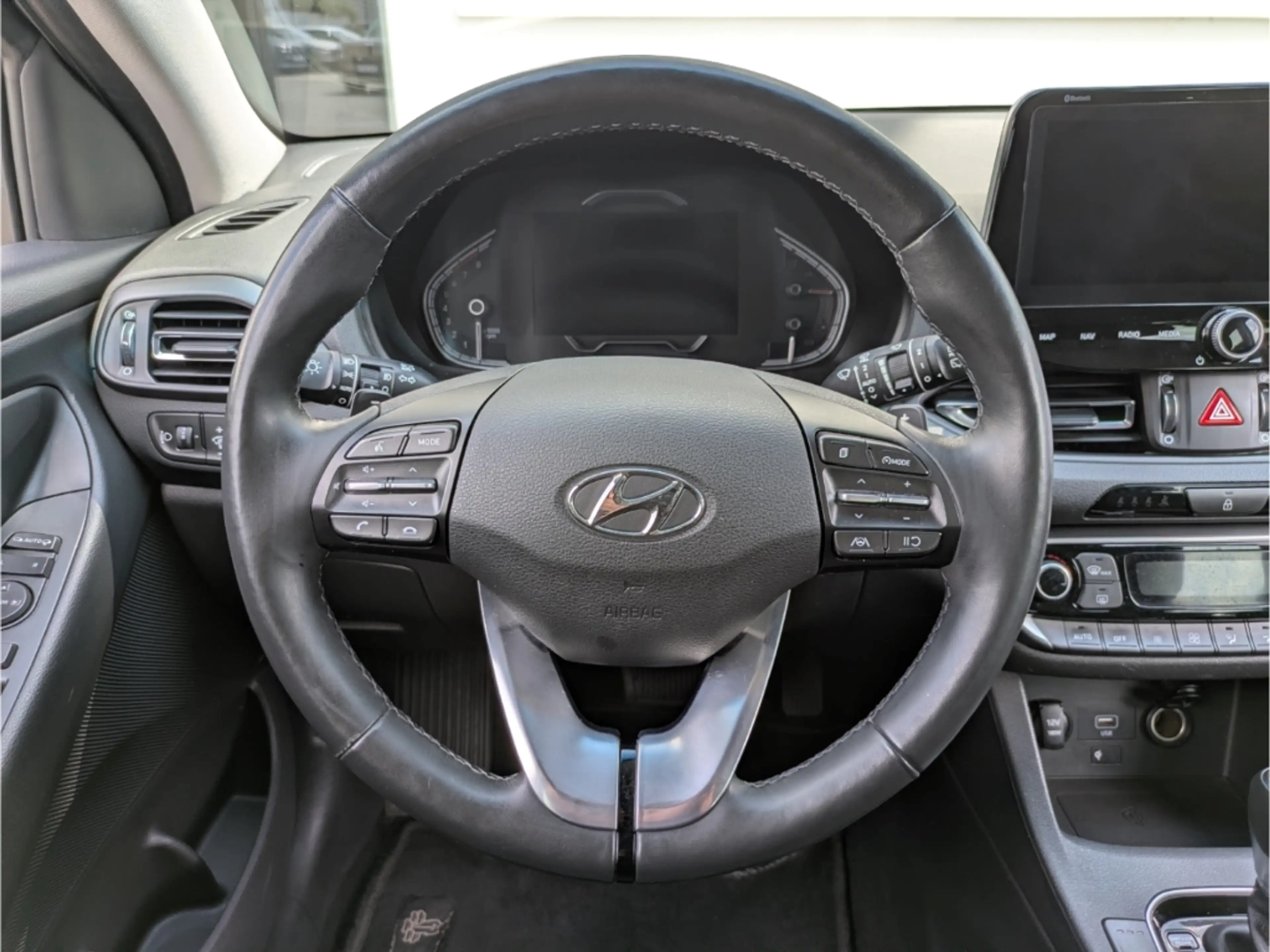 Hyundai i30 Edition 30+ NEW Navi LED Apple CarPlay Mehrzonenkl — photo 8