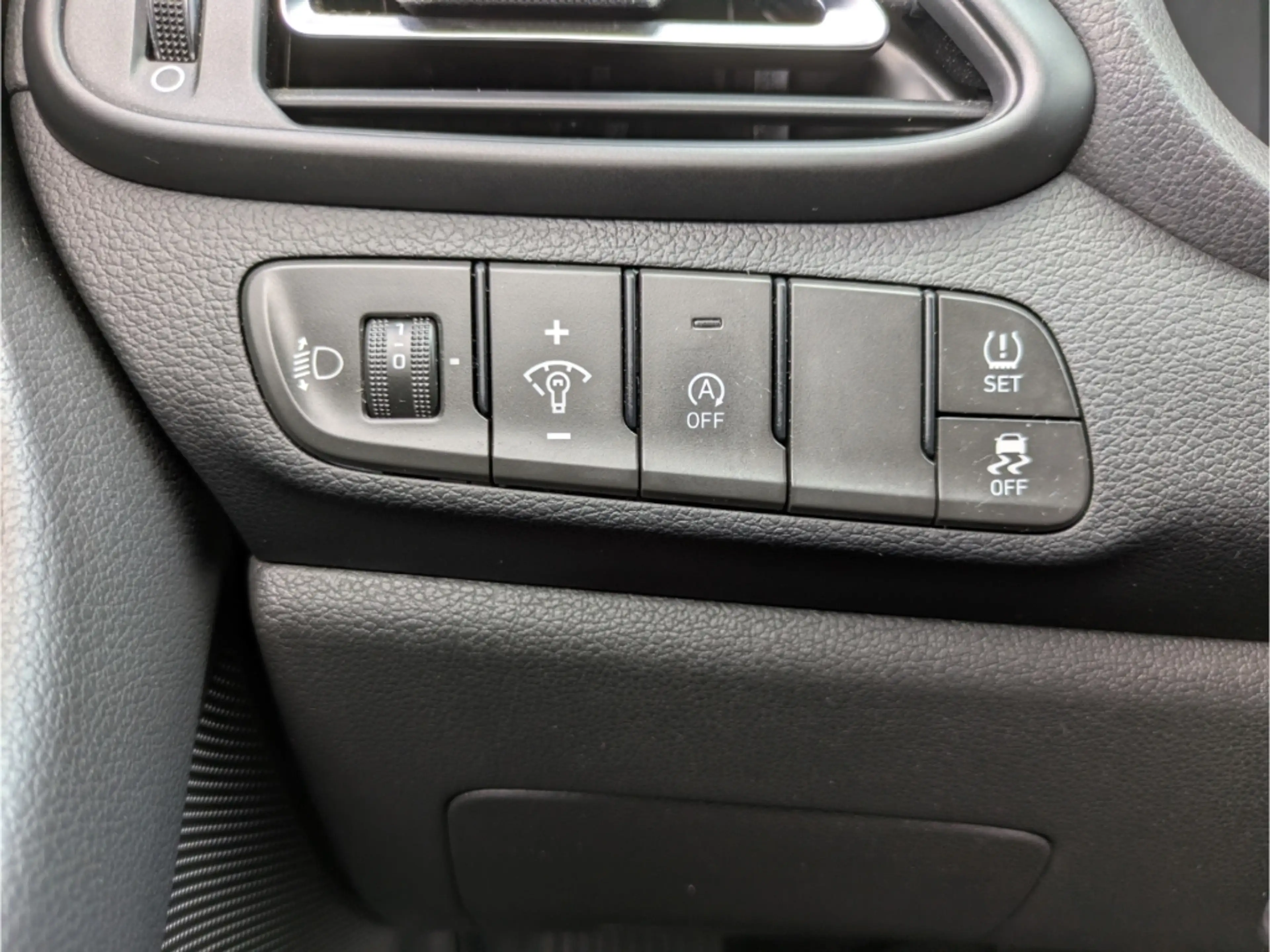 Hyundai i30 Edition 30+ NEW Navi LED Apple CarPlay Mehrzonenkl — photo 15