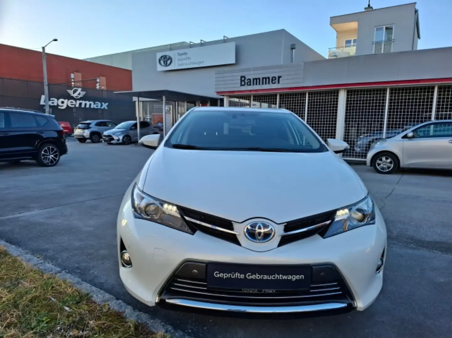 Toyota Auris Auris 1,8 VVT-i Hybrid Lounge Weiß - 2
