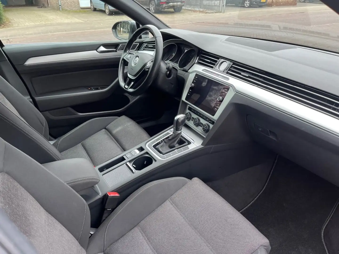 Volkswagen Passat VARIANT 1.6 TDI HIGHLINE / ADAP. CRUISE / ELEK. TR Zwart - 2