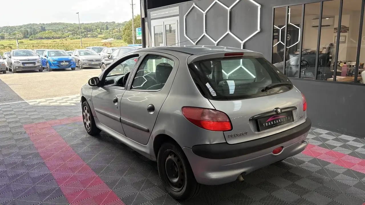 Peugeot 206 XR Presence 60 cv VITRES ELECTRIQUES FAIBLE KM, foto 4
