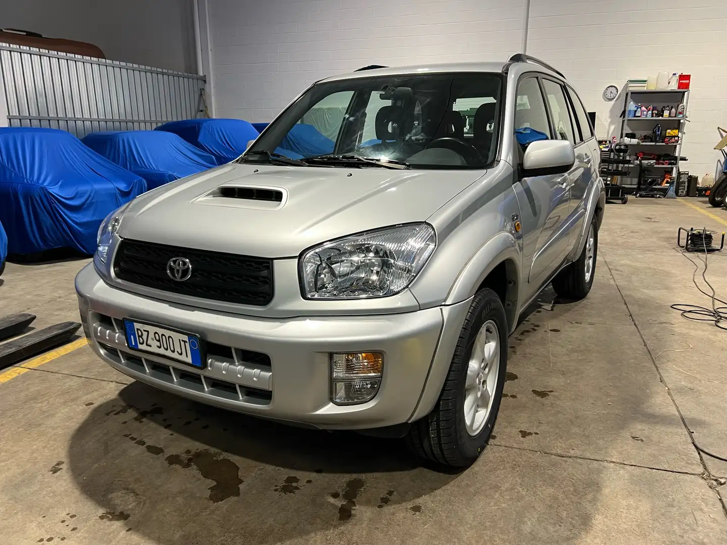 Toyota RAV 4 RAV4 5p 2.0 d-4d 16v Silber - 1