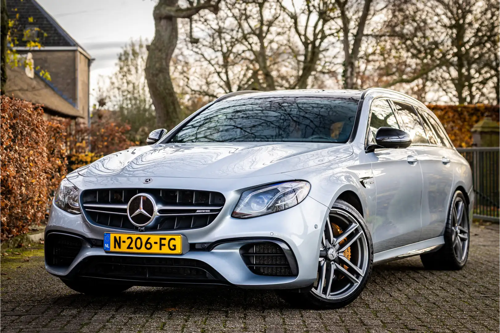 Mercedes-Benz E 63 AMG Estate S 4MATIC Premium Plus Keramisch Performance Gris - 1