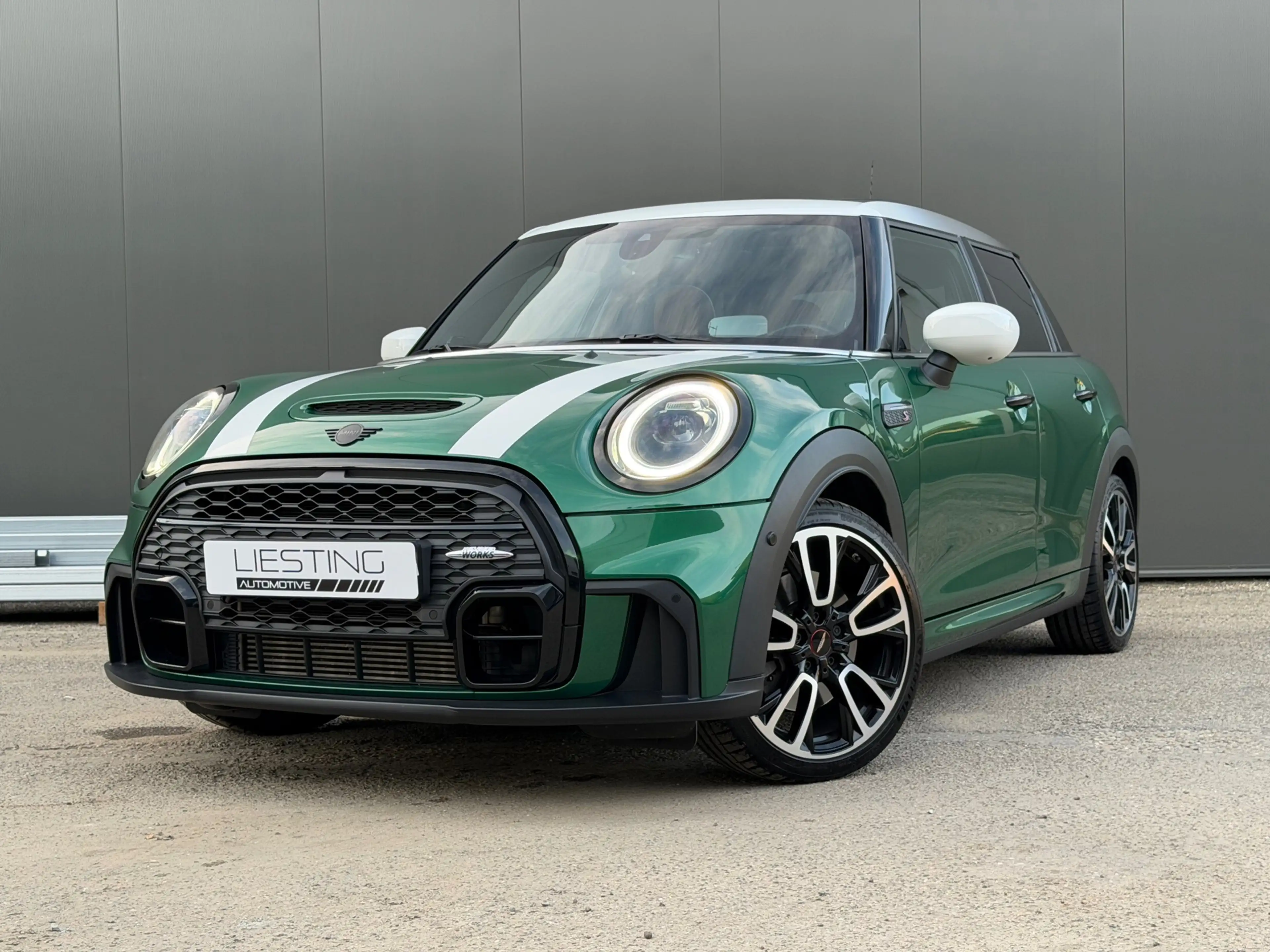 MINI Cooper S 5-Deurs 2.0 - JCW Pakket Pano Leer Camera H/K