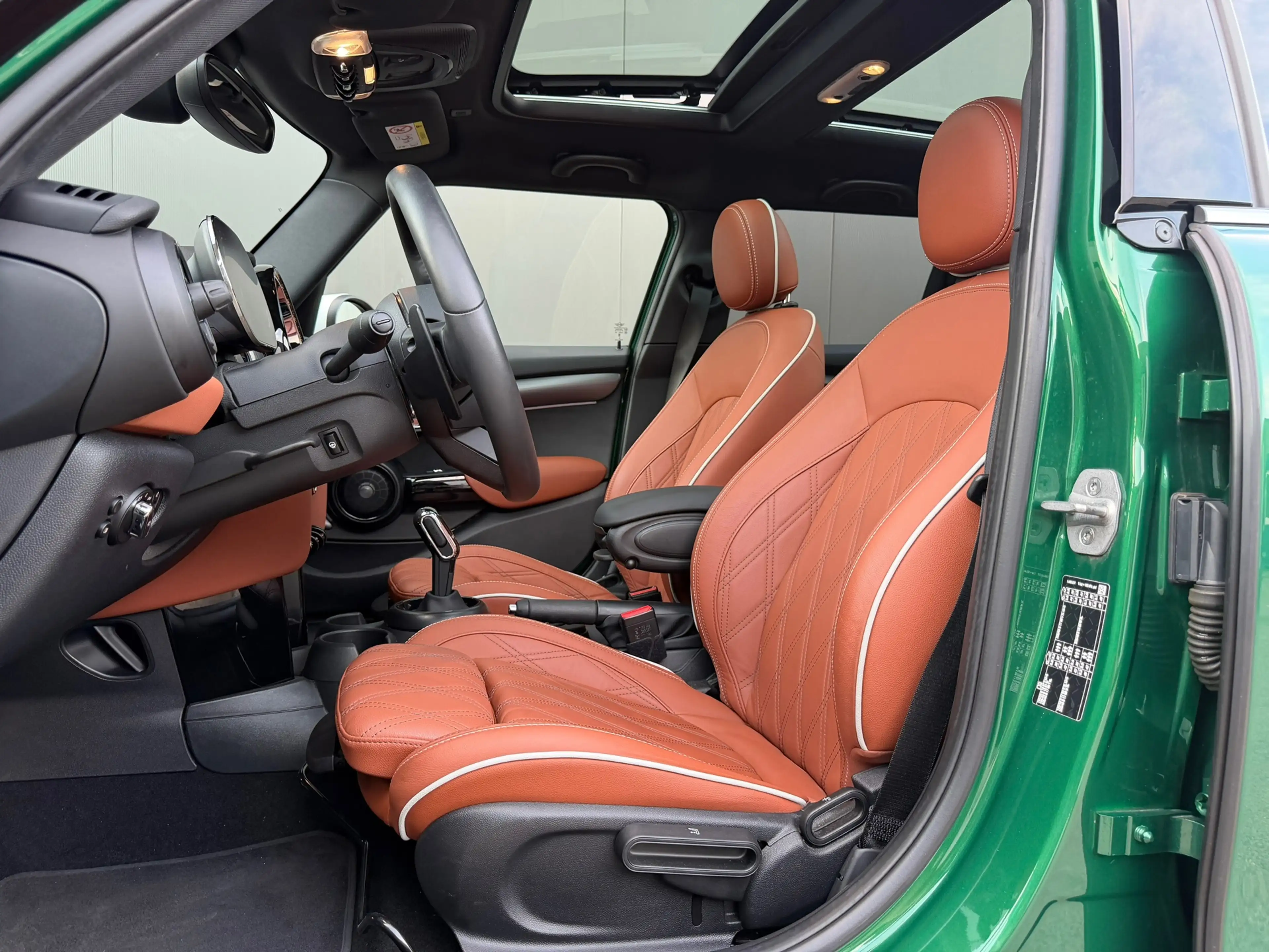 MINI Cooper S 5-Deurs 2.0 - JCW Pakket Pano Leer Camera H/K — photo 8