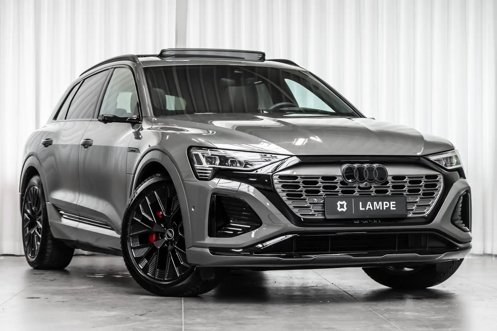 Audi Q8 e-tron 55 quattro S line Pano B&O Keyless Shadow Trekhaak Grijs - 1