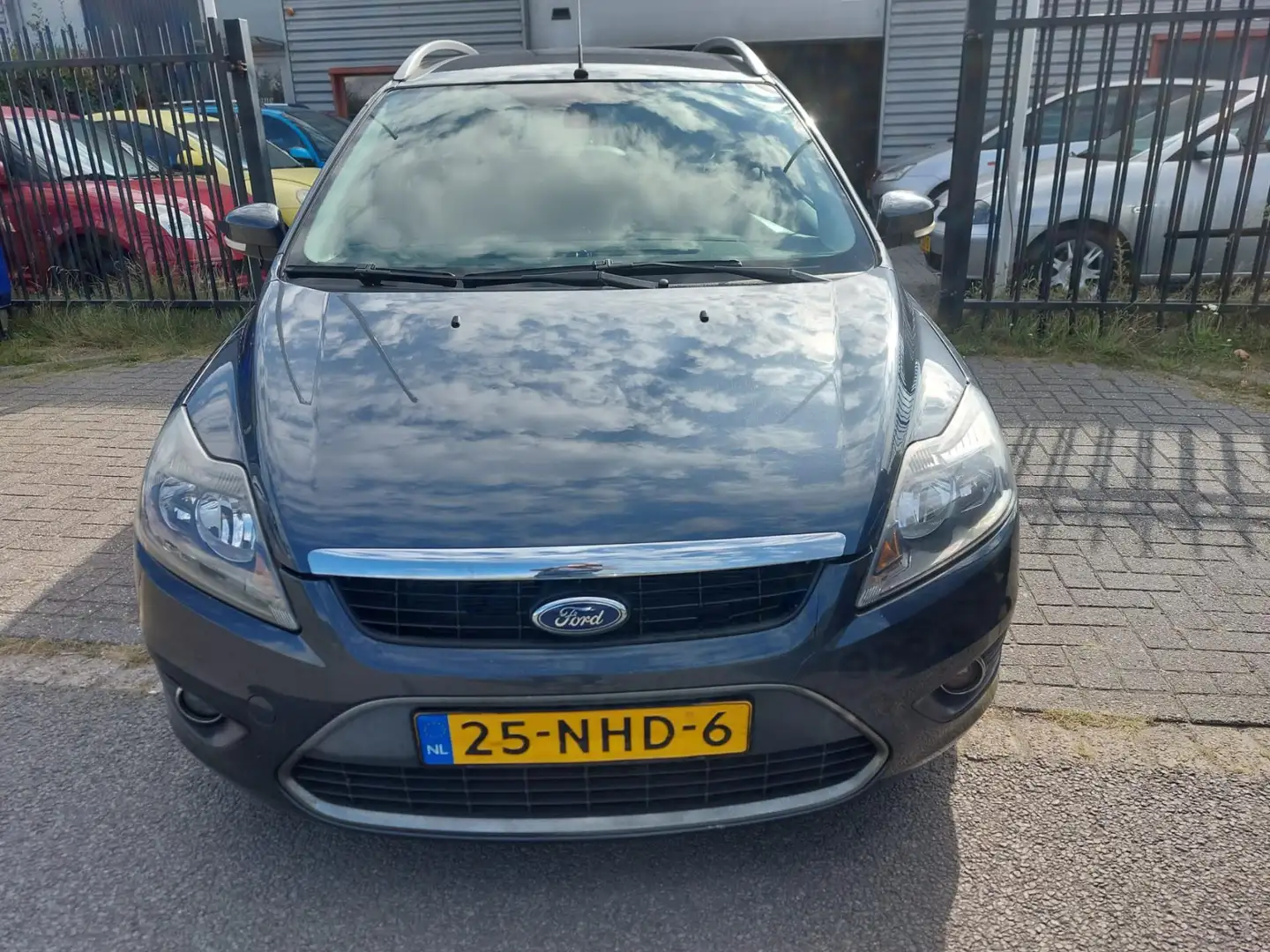 Ford Focus Wagon 1.8 Limited Flexi Fuel 5 deurs + climate con Grijs - 2