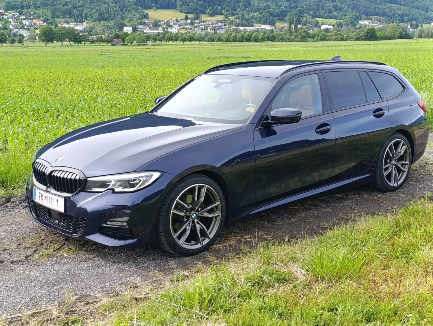 BMW 320 320d xDrive Touring Aut. Blau - 1