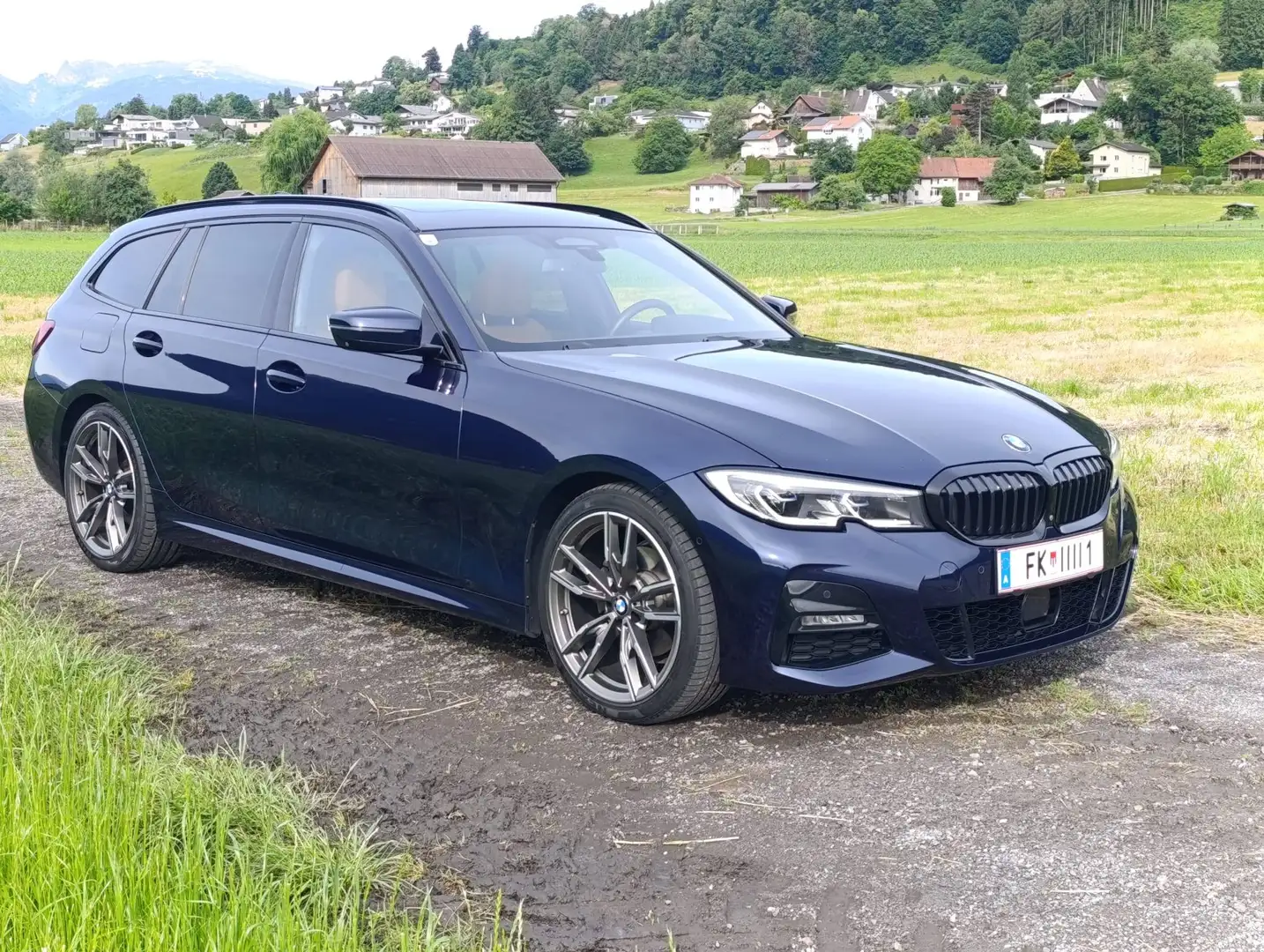 BMW 320 320d xDrive Touring Aut. Blau - 2
