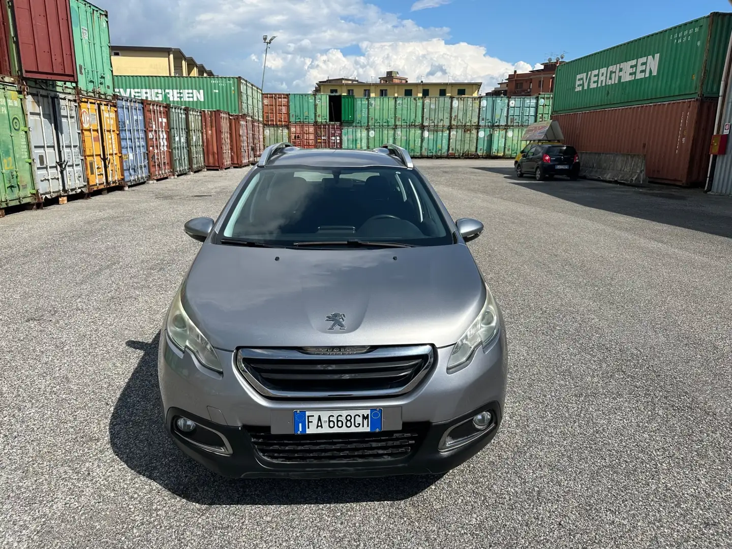 Peugeot 2008 BlueHDi 100 Allure Gris - 2