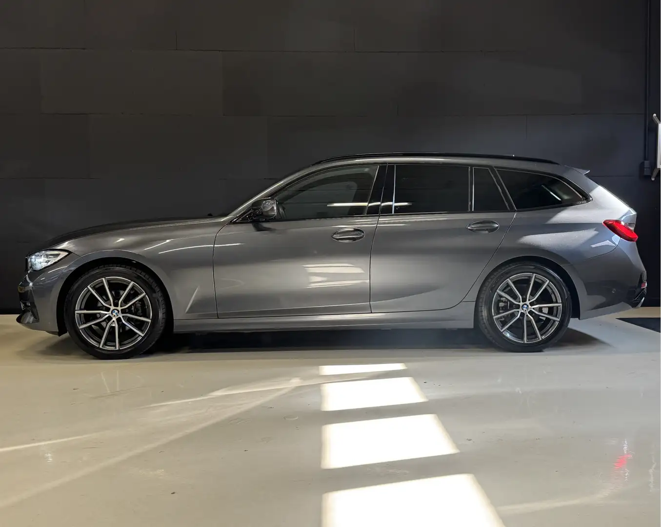 BMW 318 3-serie Touring 318i Executive Edition Automaat | Gris - 2
