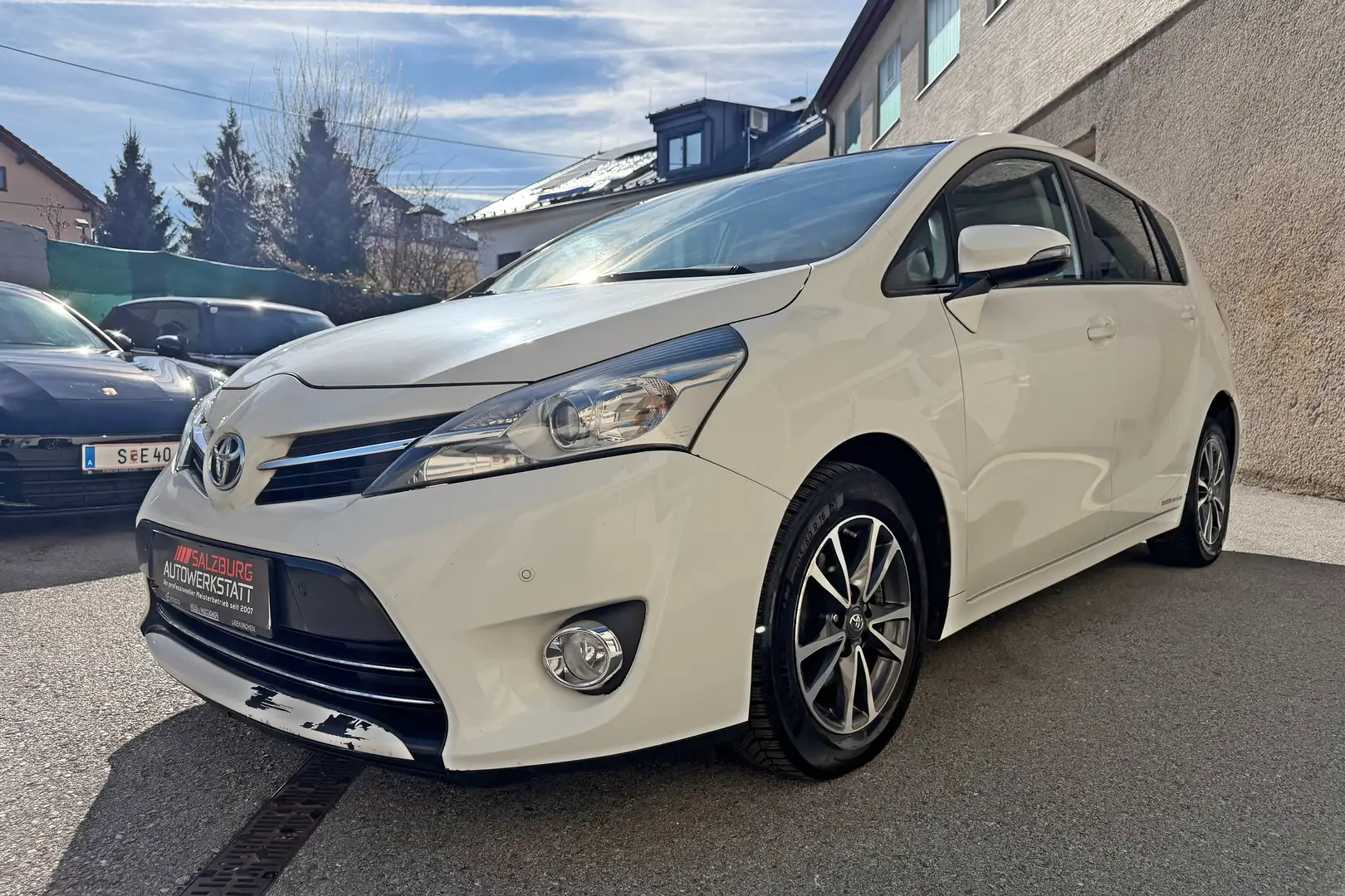 Toyota Verso 2,0 D-4D Active | Kamera | Navi | Glasdach | 8fach Weiß - 2