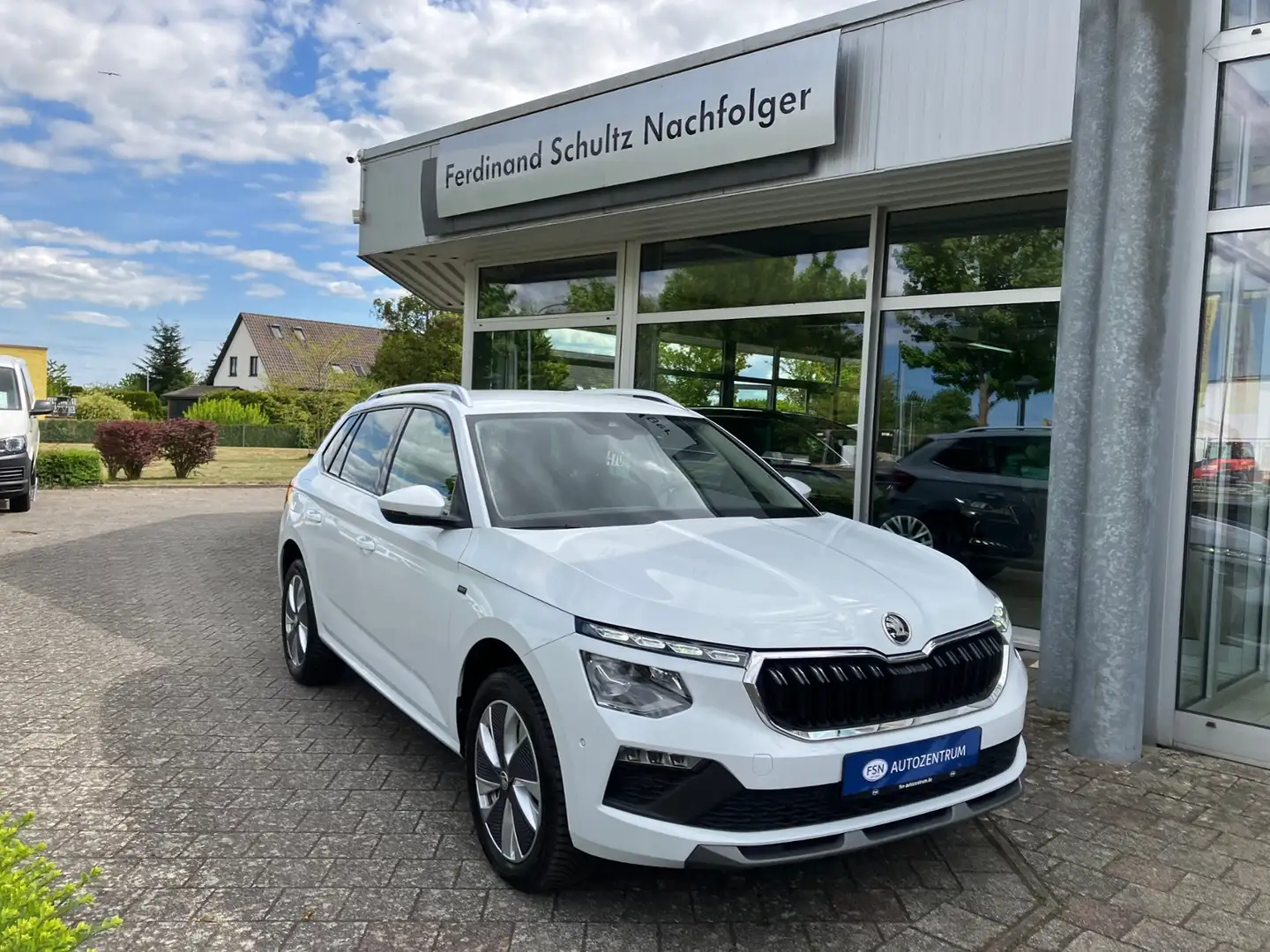 Skoda Kamiq 1.0 TSI DSG Selection AHK RFK LED NAVI Weiß - 2