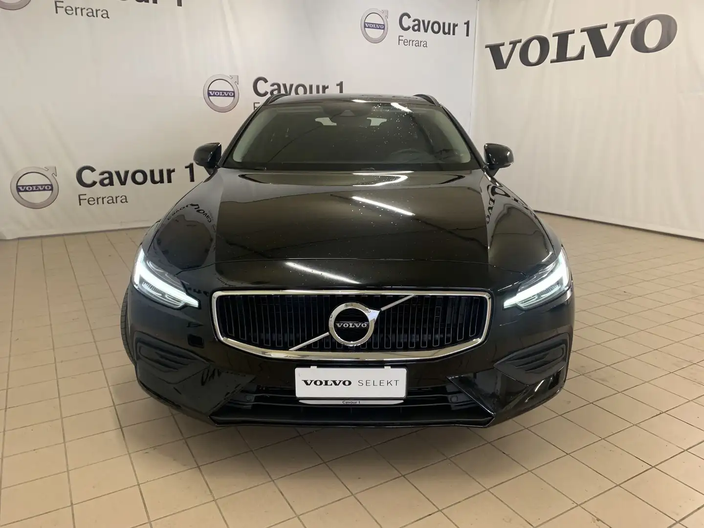 Volvo V60 V60 B4 (d) Geartronic Momentum Business Pro Zwart - 2