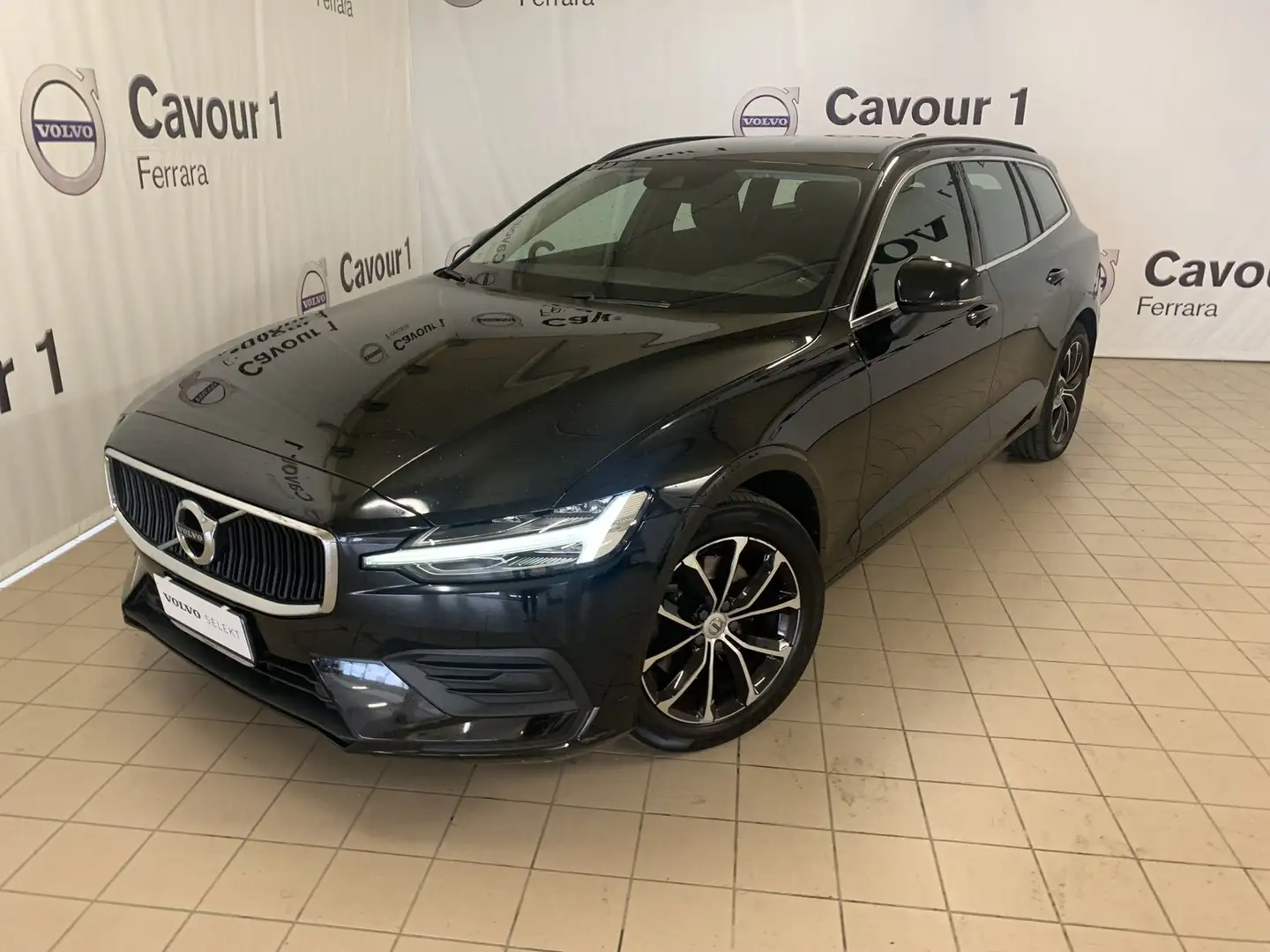 Volvo V60 V60 B4 (d) Geartronic Momentum Business Pro Zwart - 1