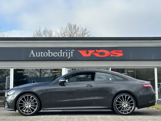 Mercedes-Benz E-Class view 3