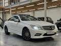 Mercedes-Benz E 220 Blanc - thumbnail 1
