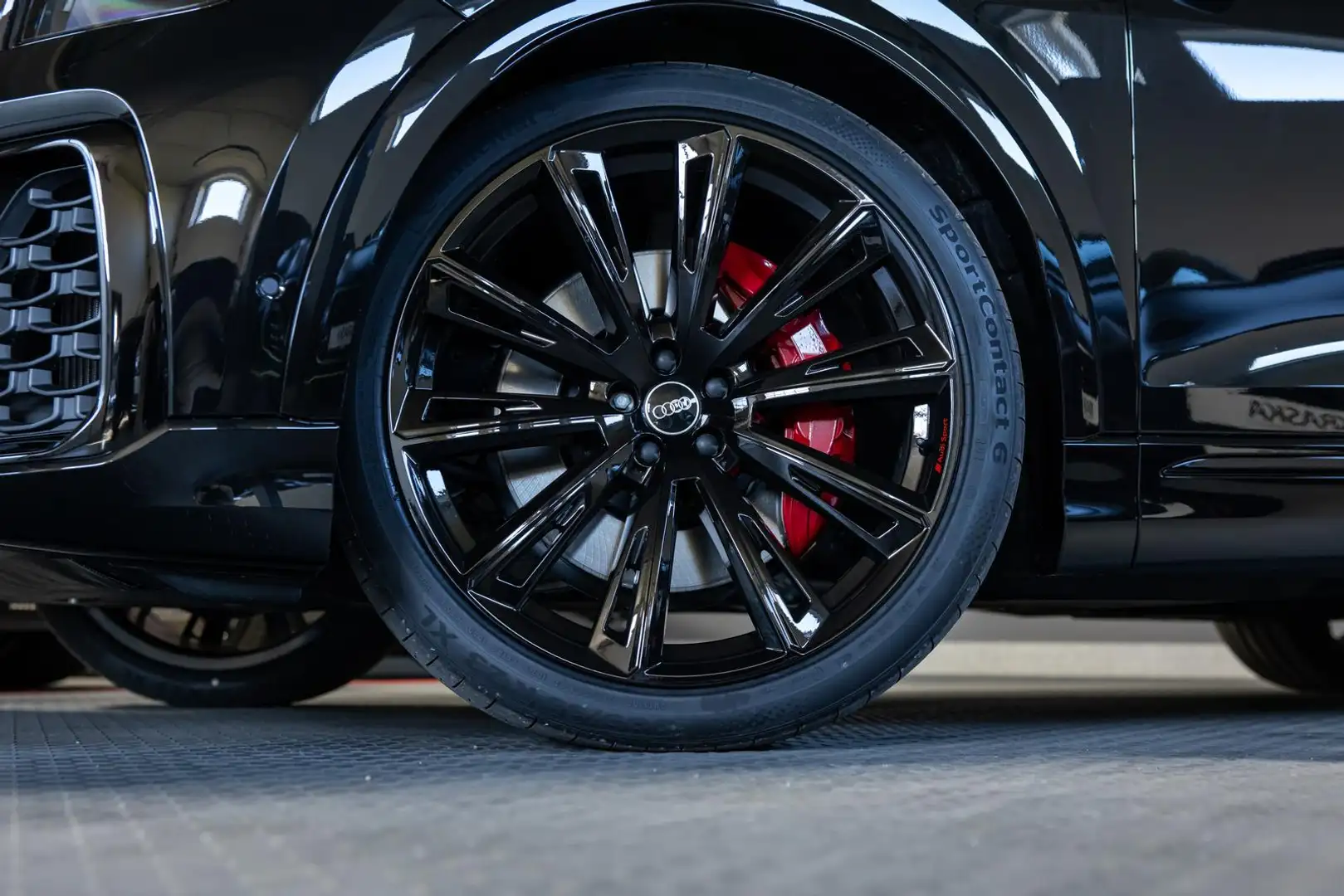 Audi SQ8 4.0 TFSI quattro AHK PANO B&O STHZ FACELIFT Zwart - 2