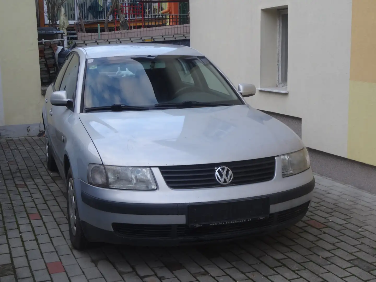 Volkswagen Passat 1,9 Comfortline Grau - 1