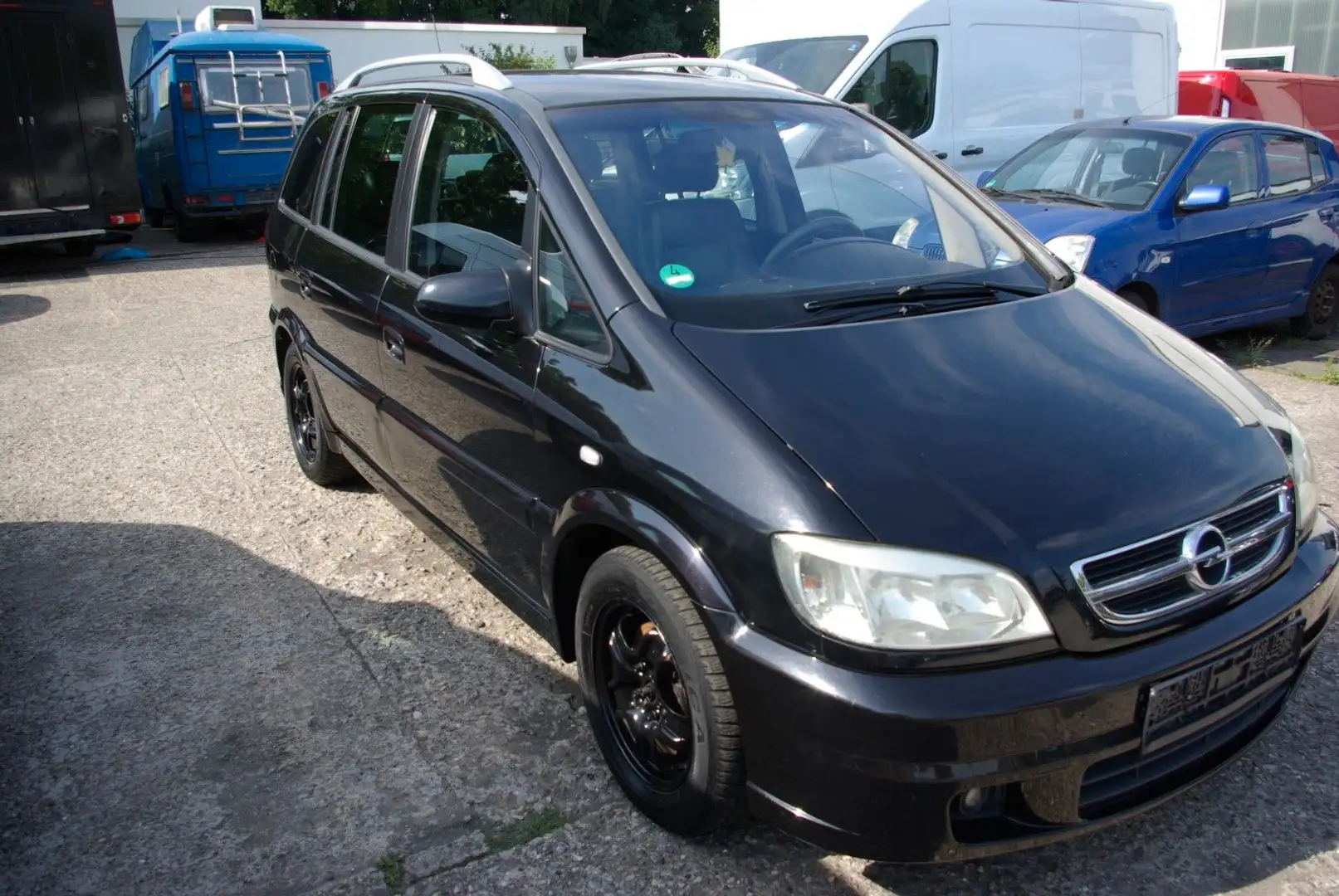 Opel Zafira 1.8 16V Executive Schwarz - 2