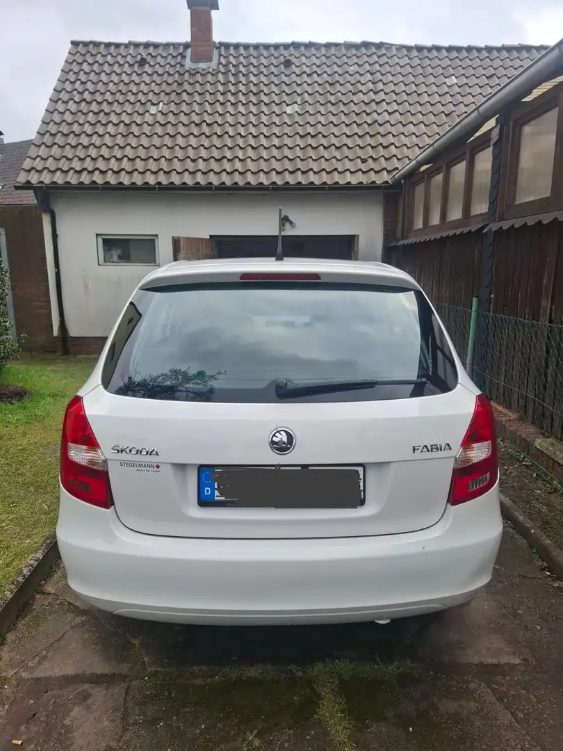 Skoda Fabia 1.2 HTP Combi Elegance Weiß - 2