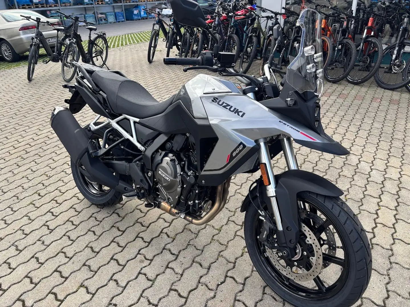 Suzuki V-Strom 800 Silber - 1