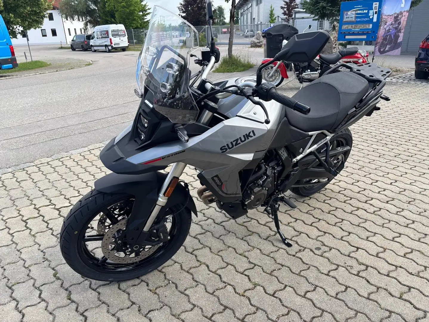 Suzuki V-Strom 800 Silber - 2