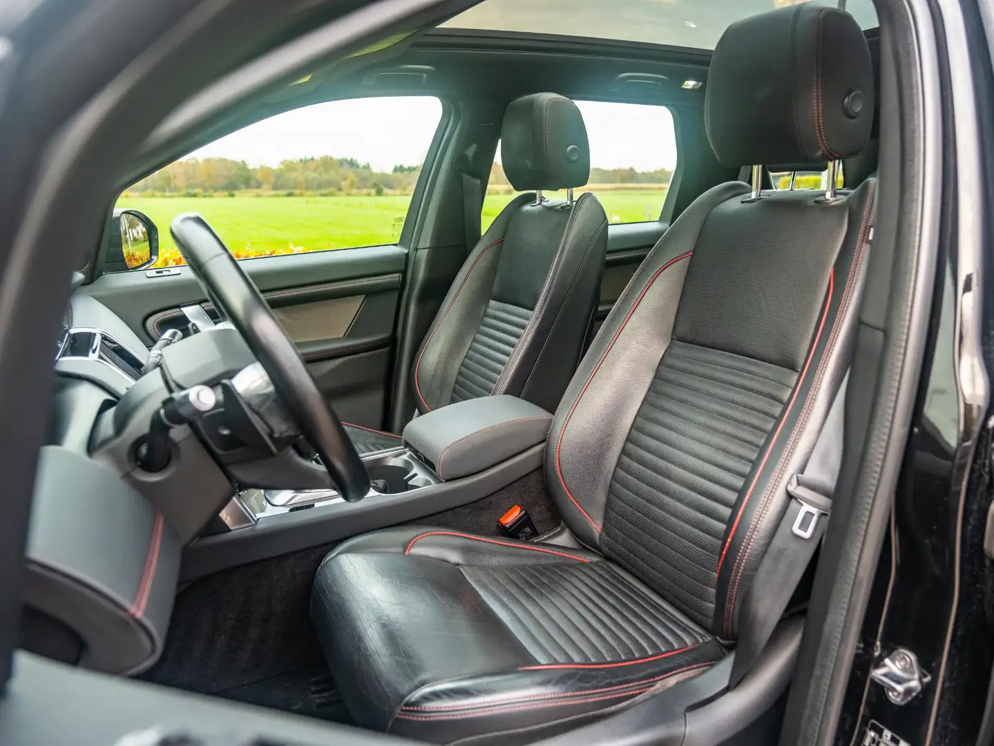 Land Rover Discovery Sport D150 2.0 R-Dynamic Launch Edition SE | Volleder | Noir - 2