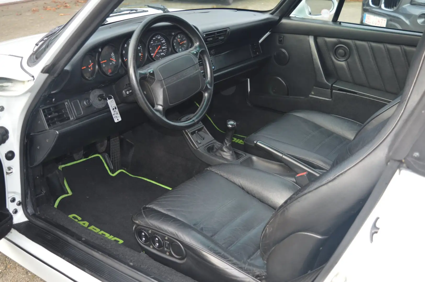 Porsche 911 (964) Cabrio 3.6 Carrera 2 // Sammlerstück / Oldti Weiß - 2