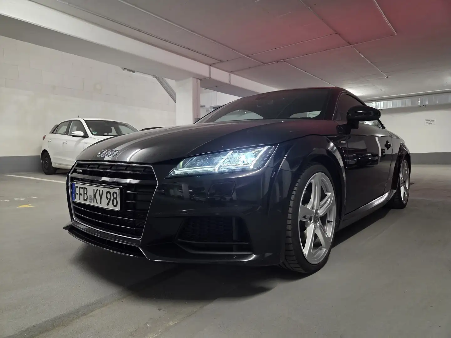 Audi TT Coupe 2.0 TFSI quattro S tronic Schwarz - 1