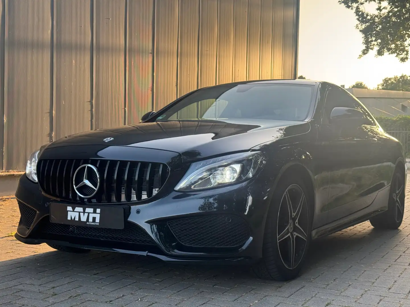Mercedes-Benz C 200 Coupé - Leder - Climate - Navi - PDC - LED - Panam Zwart - 2