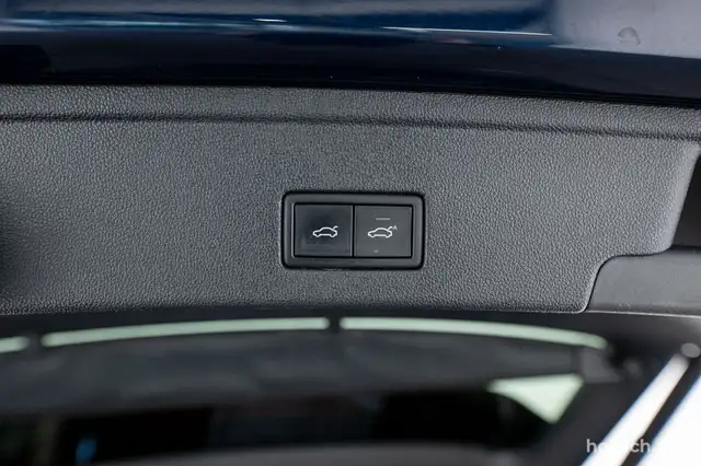 Volkswagen Touareg view 10
