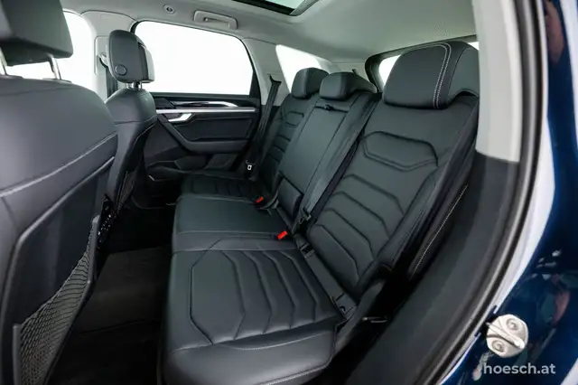 Volkswagen Touareg view 7