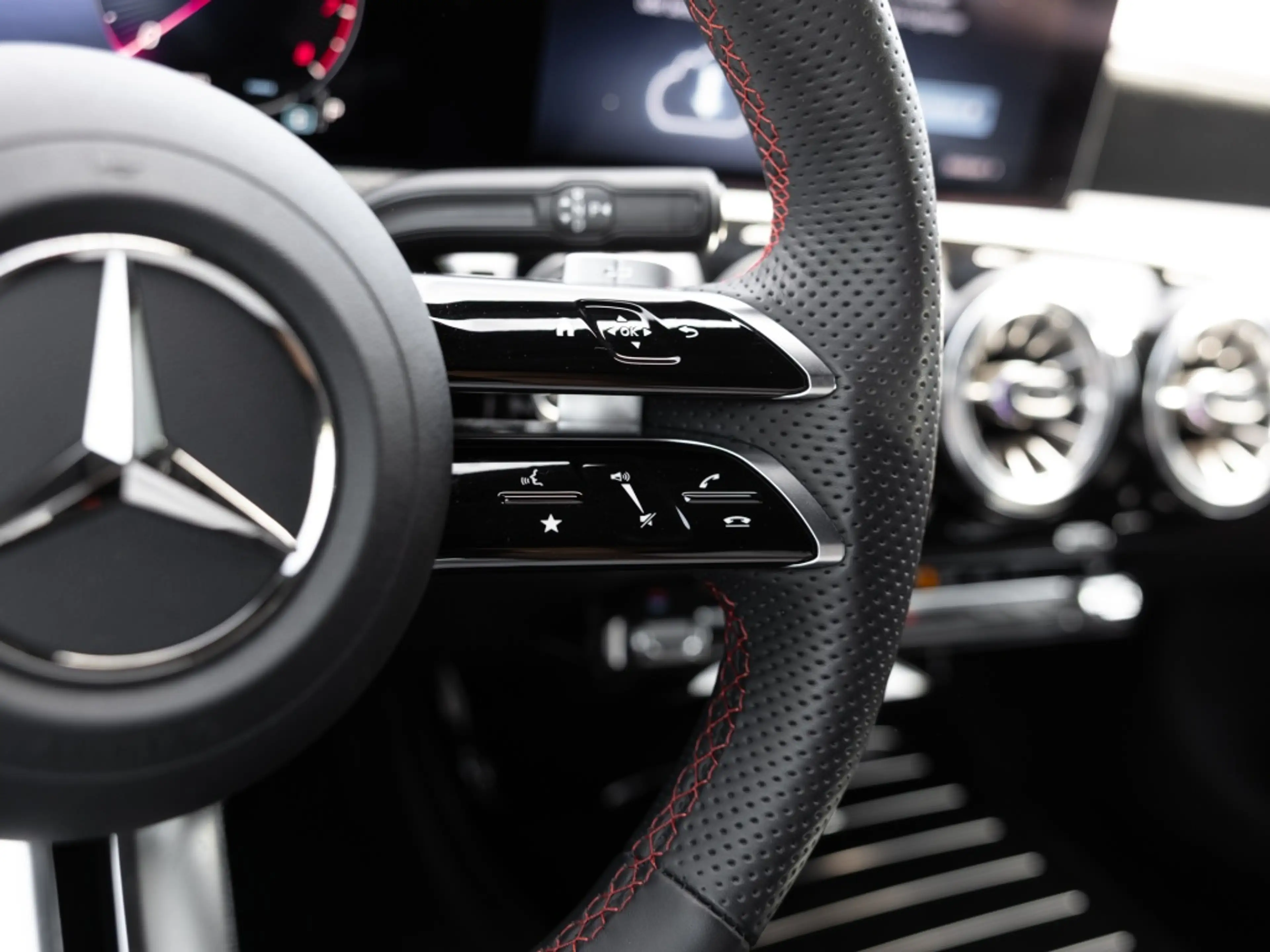Mercedes-Benz CLA 180 SB , AMG KAMERA SPUR PDC SHZ — photo 15