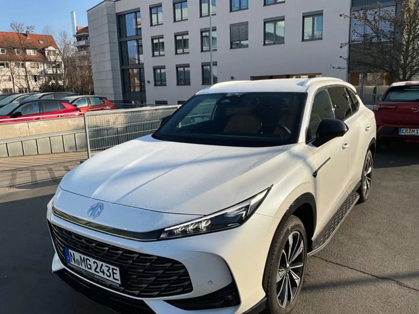 MG EHS PHEV Luxury 360Grad,SHZ,PDC,NAVI,LED,Autom. Schwarz - 1