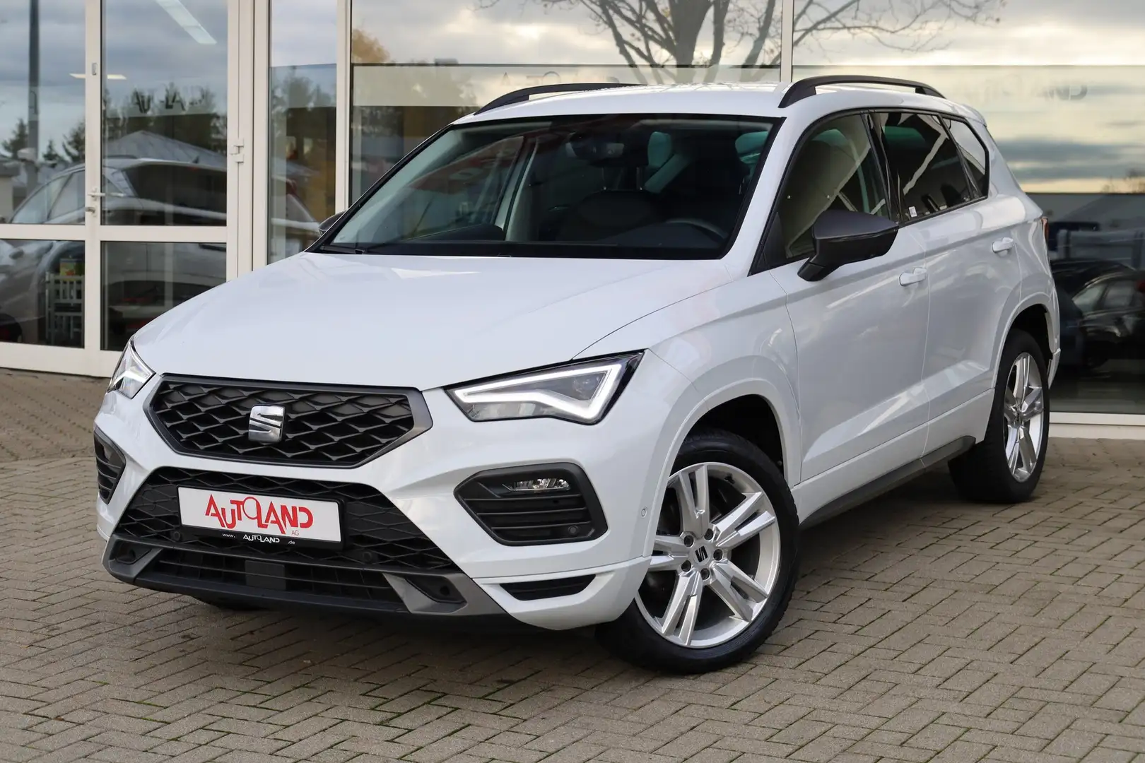 SEAT Ateca 1.5 FR LED Navi Kamera Tempomat DAB PDC Weiß - 2