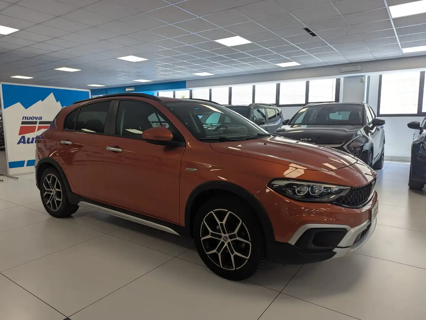 Fiat Tipo Hatchback My23 1.0 100cvBz Hb Cross Orange - 1