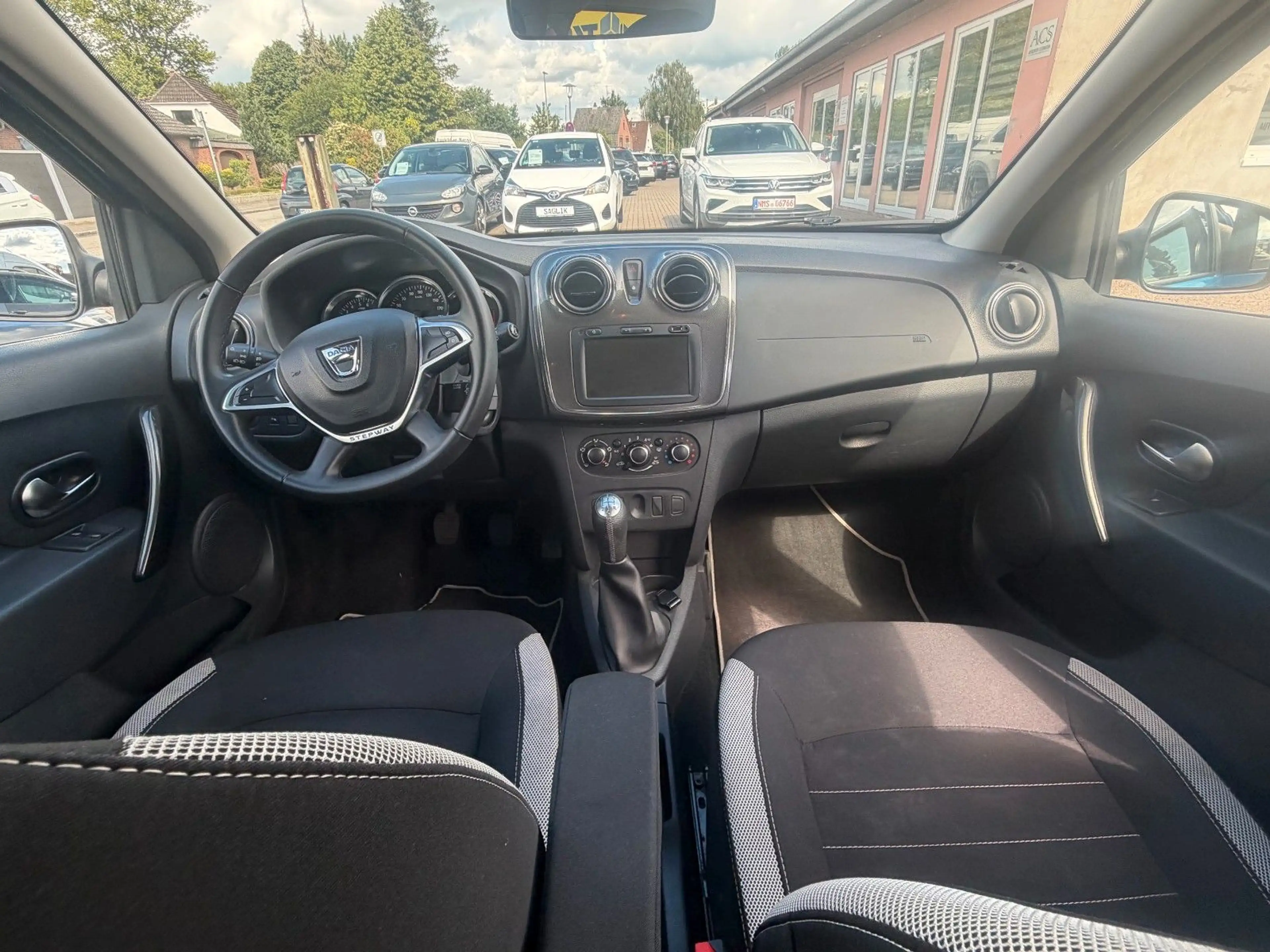 Dacia Logan MCV II Kombi Stepway — photo 10