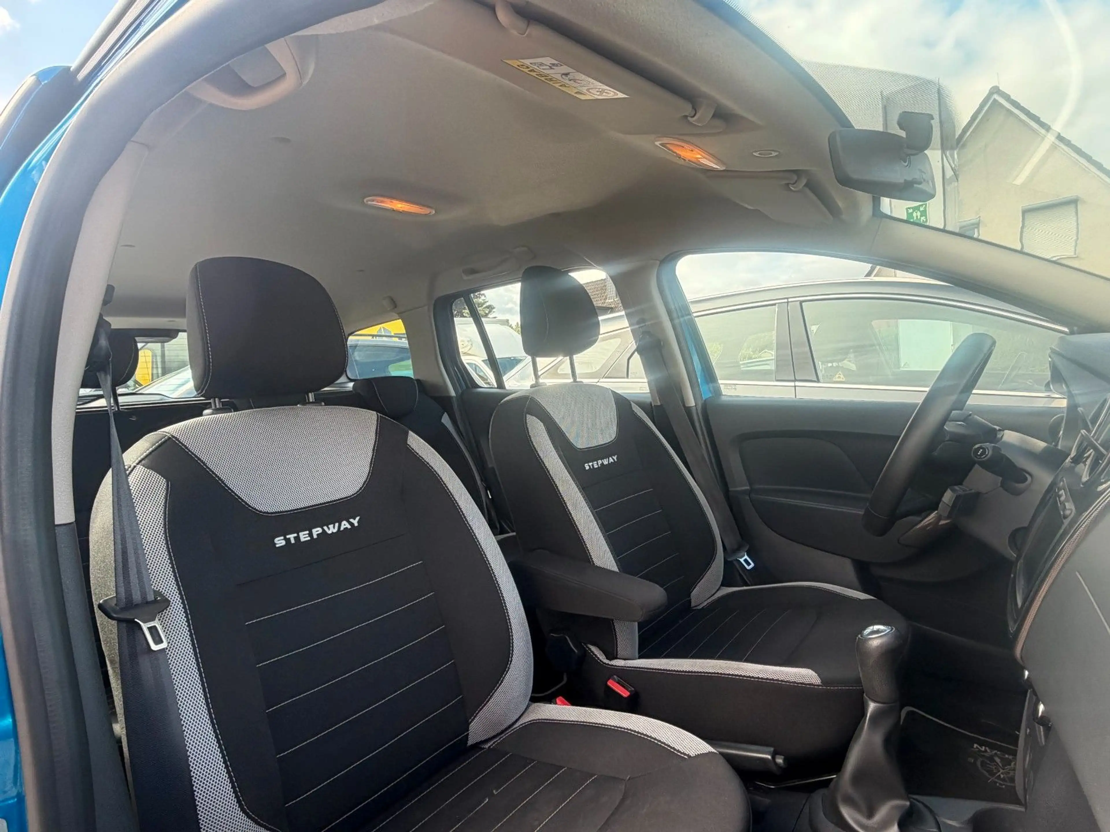 Dacia Logan MCV II Kombi Stepway — photo 8