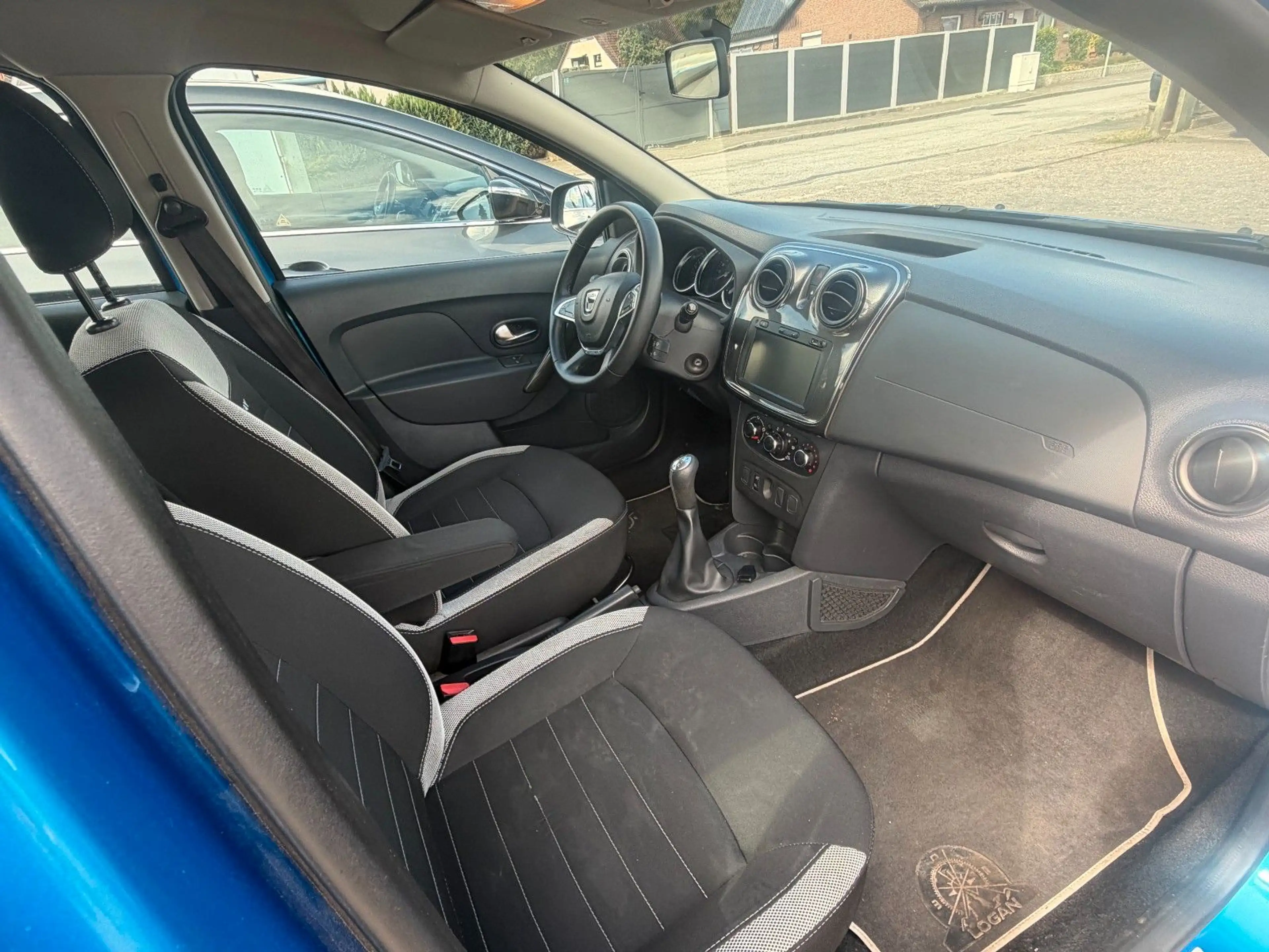 Dacia Logan MCV II Kombi Stepway — photo 6