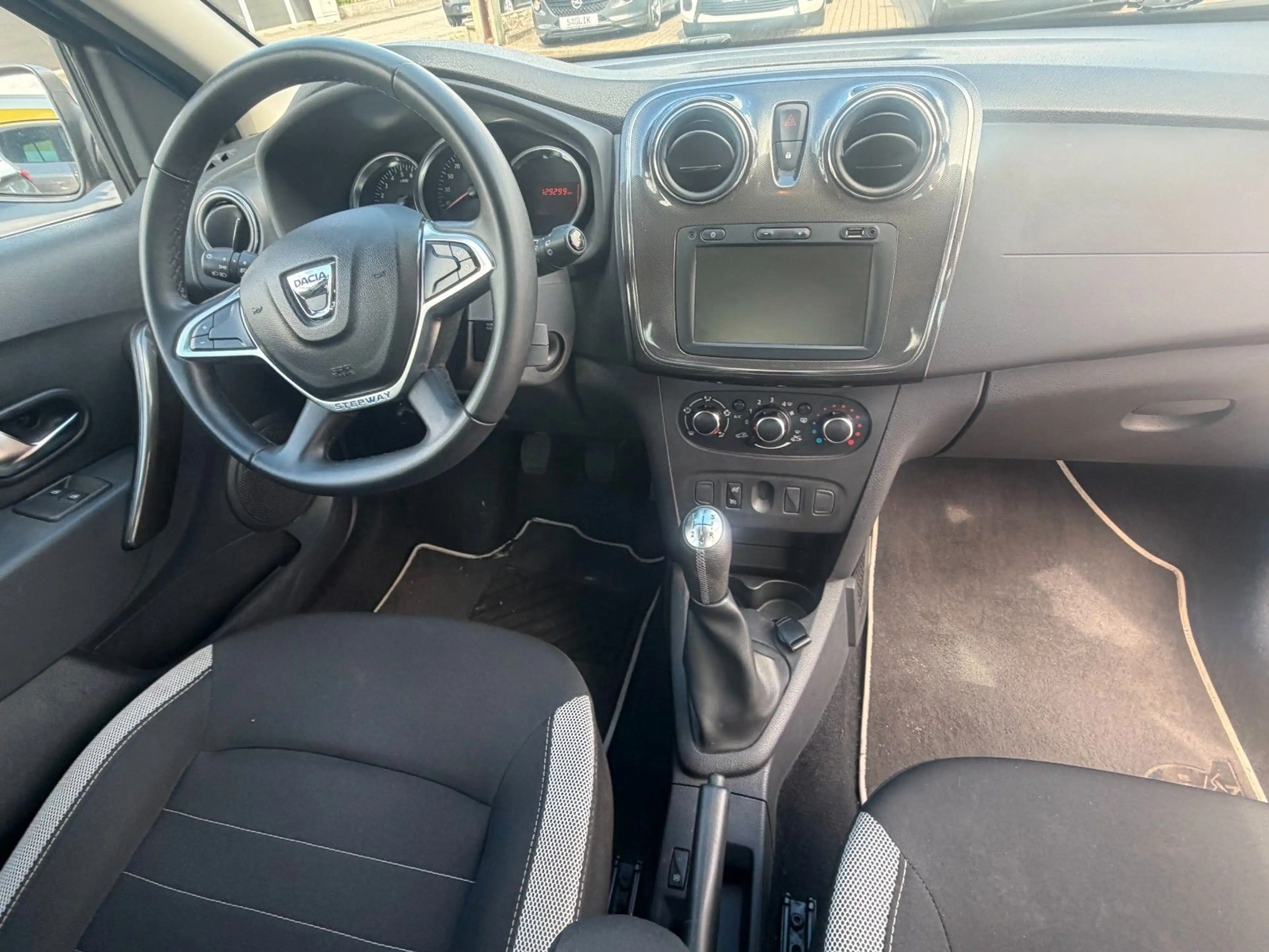 Dacia Logan MCV II Kombi Stepway — photo 7