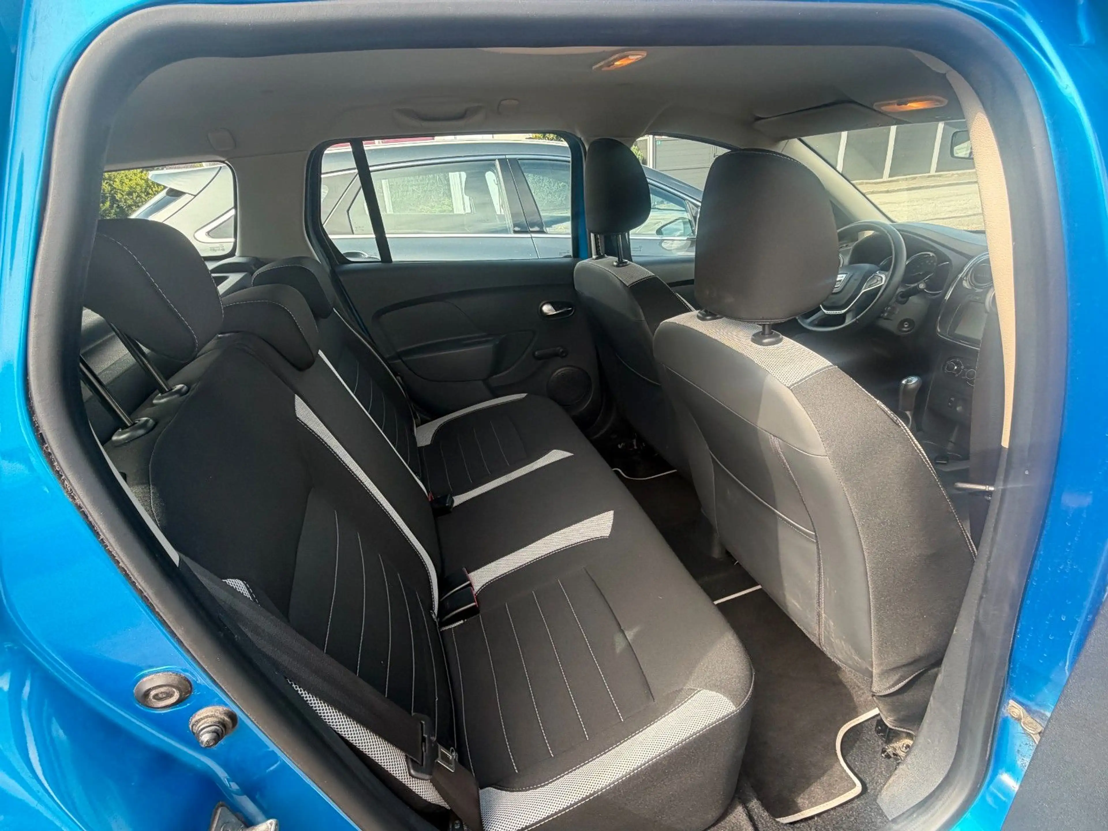 Dacia Logan MCV II Kombi Stepway — photo 9