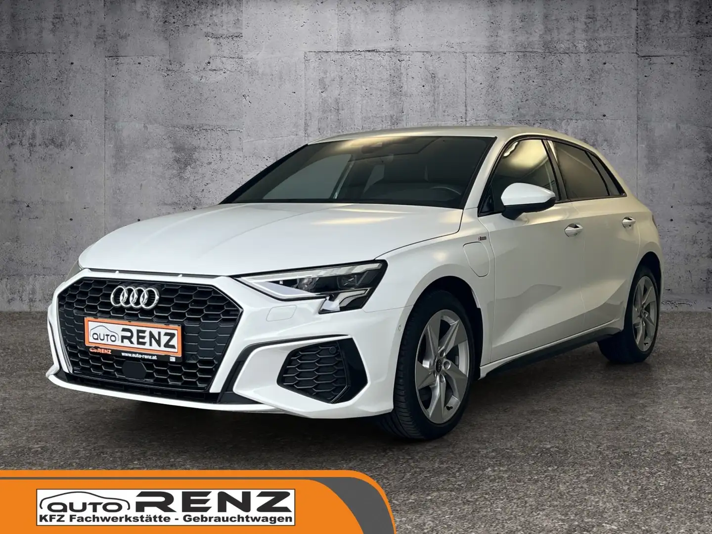 Audi A3 40 TFSI e S line Schwarz - 1