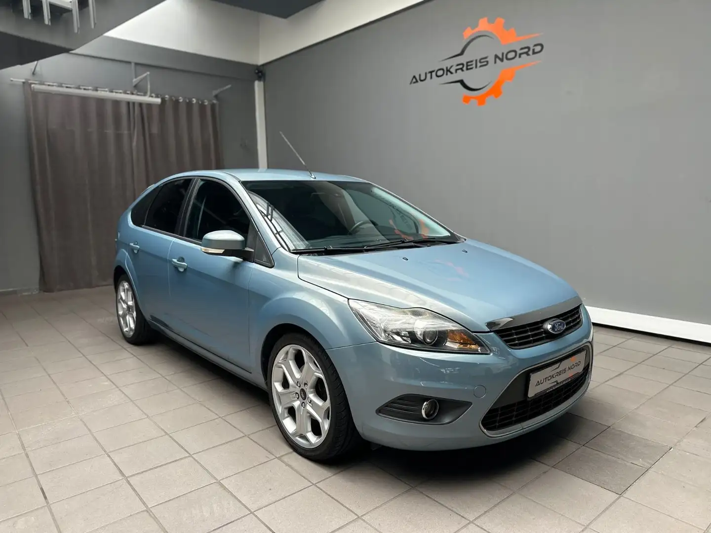 Ford Focus Lim. Titanium +HU NEU+AUTOMATIK+PDC+ Blau - 2
