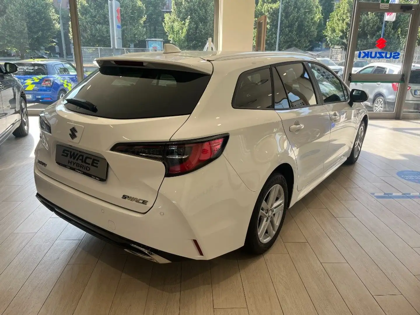 Suzuki Swace 1.8 Hybrid E-CVT 2WD Top Bianco - 2