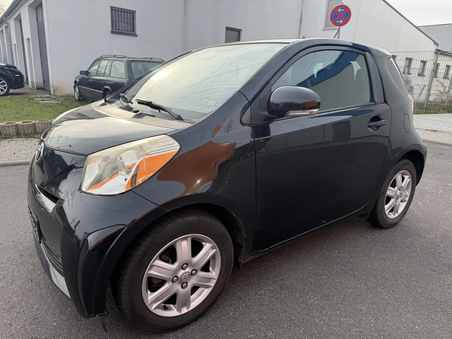 Toyota iQ Basis Schwarz - 1