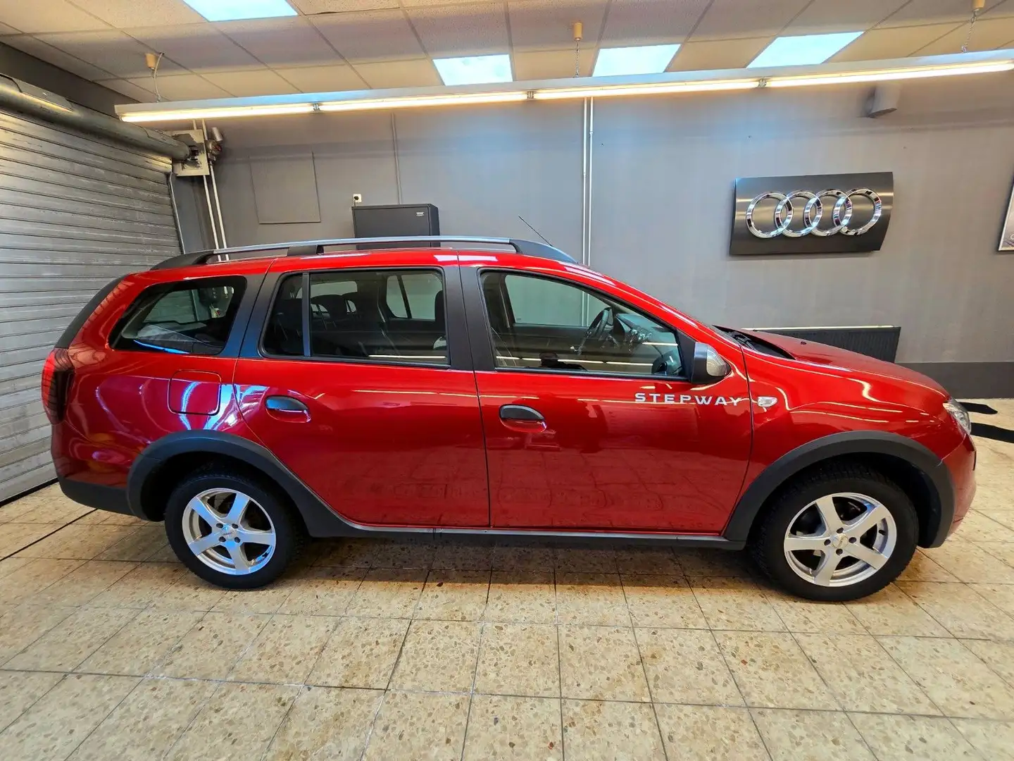 Dacia Logan MCV II Stepway Celebration Autom. 21000 km Rot - 2
